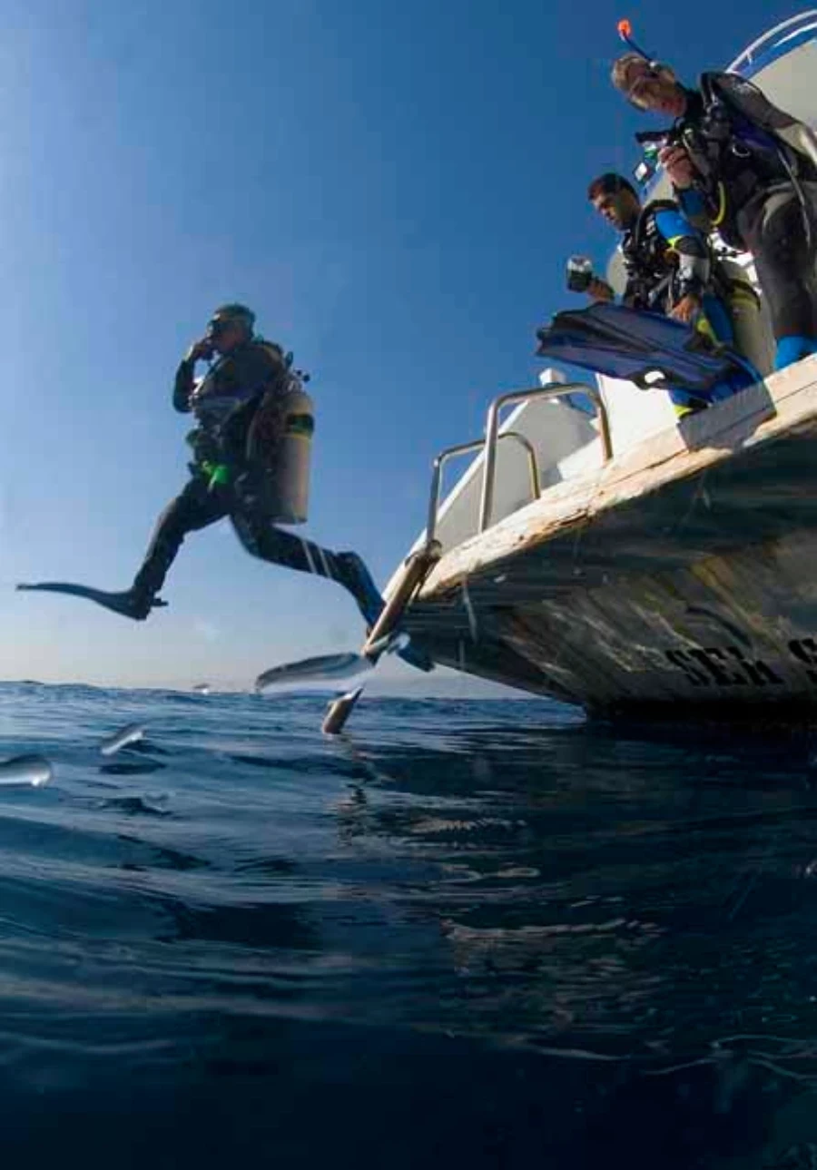 Viaje de esnórquel en la Isla de Guiftun en el Mar Rojo